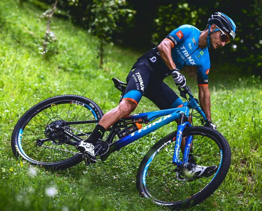 Fango, polvere e… occhiali da sole: intervista a Gioele Bertolini